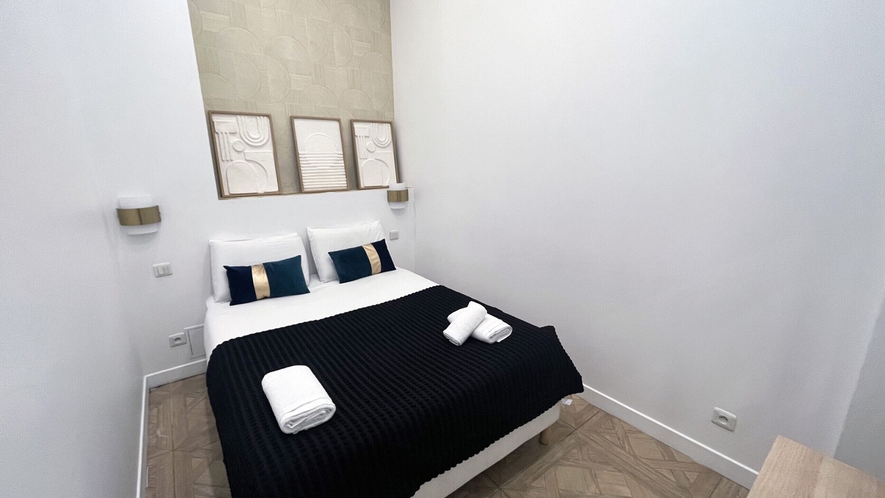 Photo of Bedroom in 10th Arrondissement
