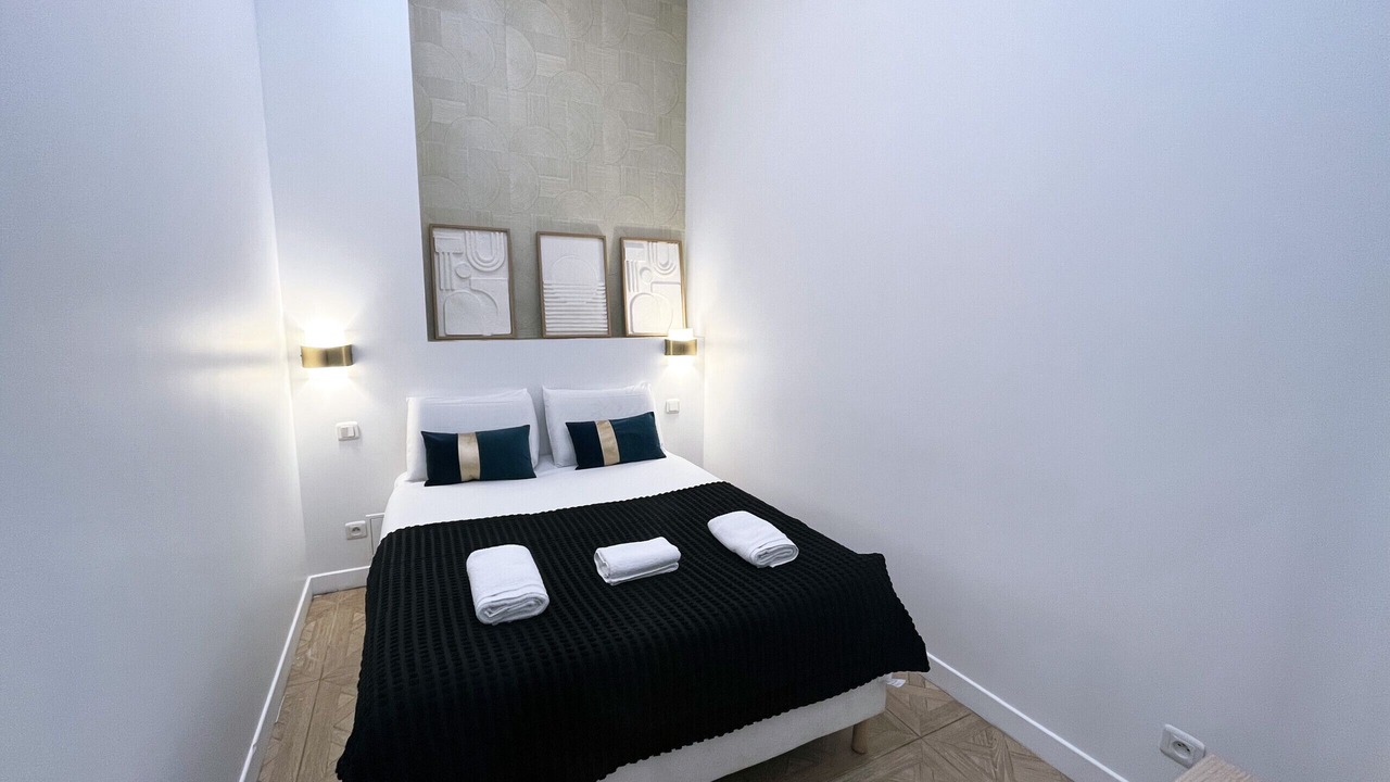 Photo of Bedroom in 10th Arrondissement