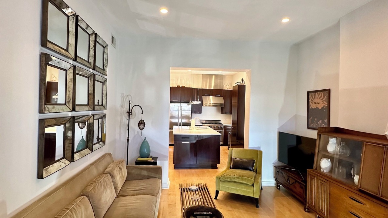 Photo of Livingroom in West Town