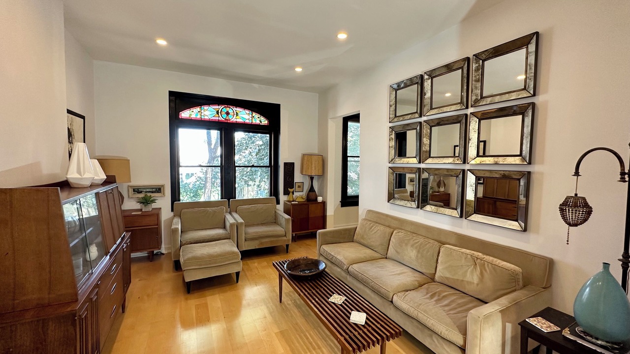 Photo of Livingroom in West Town