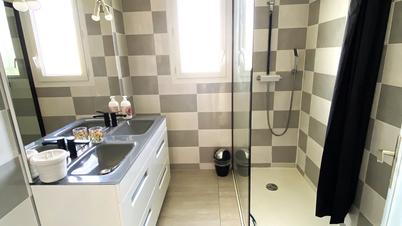 Photo of Bathroom in Allez-et-Cazeneuve