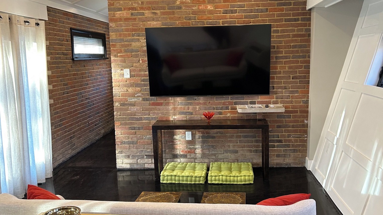 Photo of Livingroom in University City