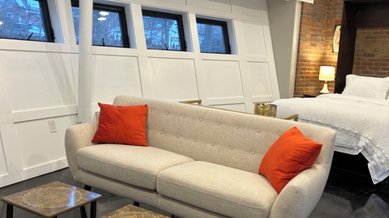 Photo of Livingroom in University City