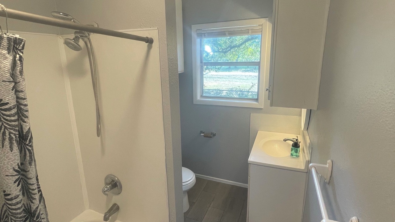 Photo of Bathroom in Lone Oak