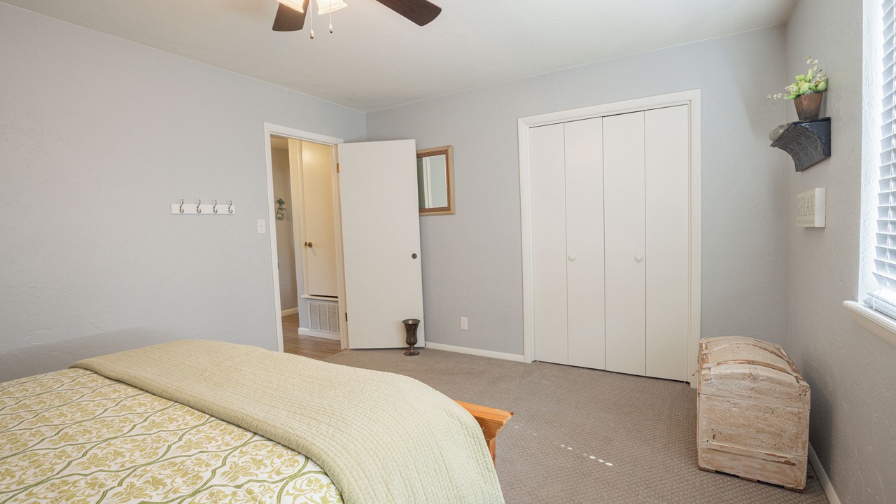 Photo of Bedroom in Sulphur