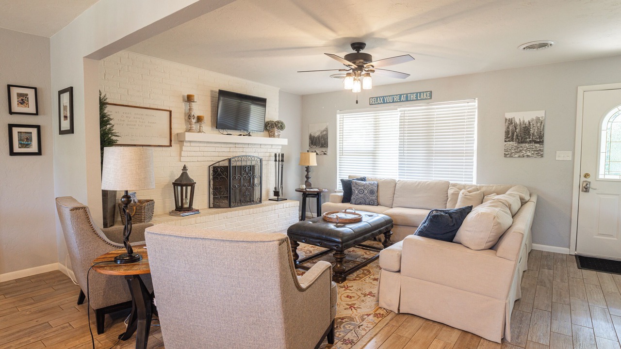 Photo of Livingroom in Sulphur