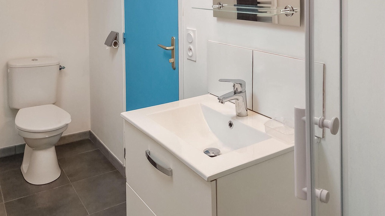 Photo of Bathroom in Neuilly-le-Vendin