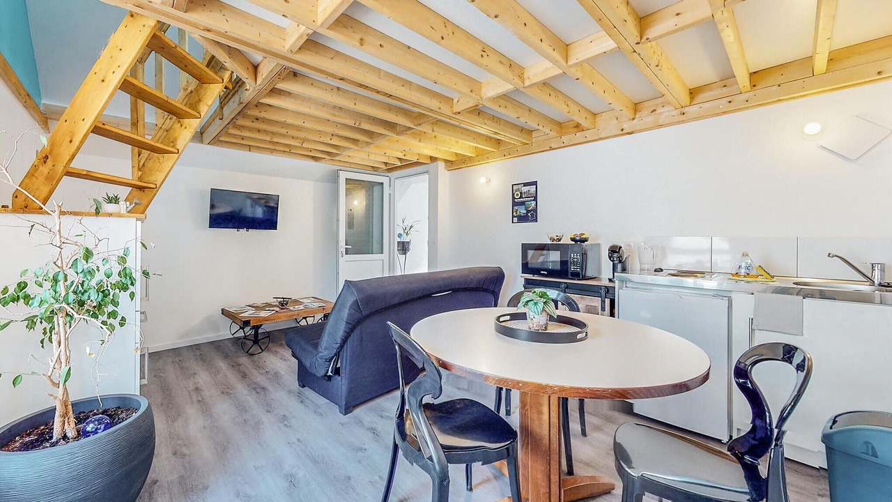 Photo of Bedroom in Neuilly-le-Vendin