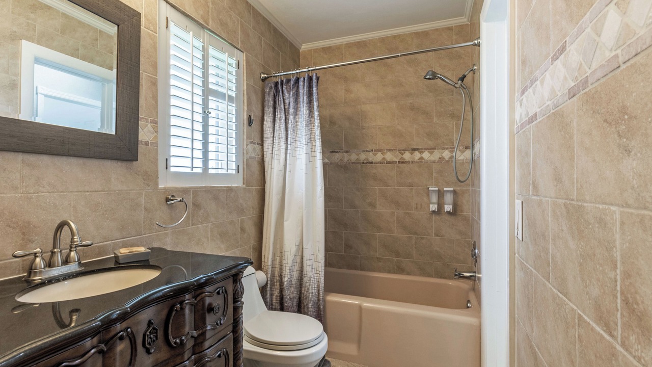 Photo of Bathroom in Garden Isles