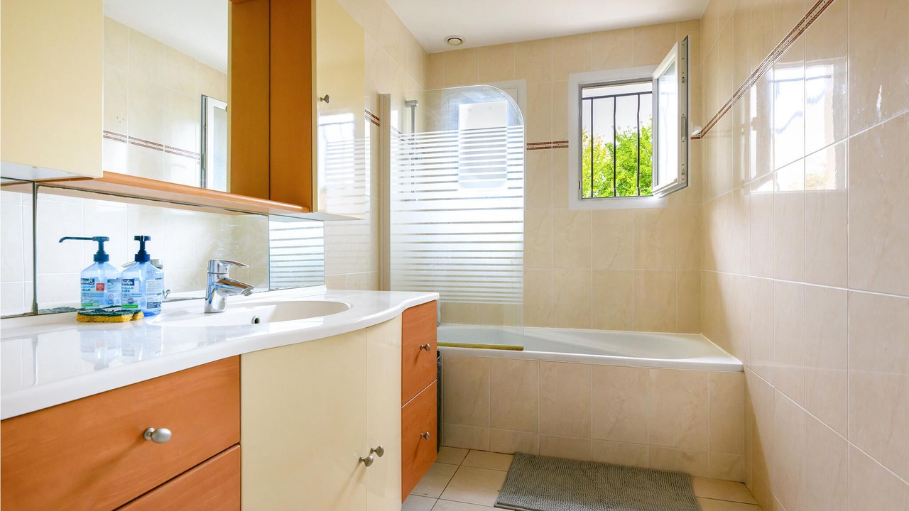 Photo of Bathroom in Joue-les-Tours