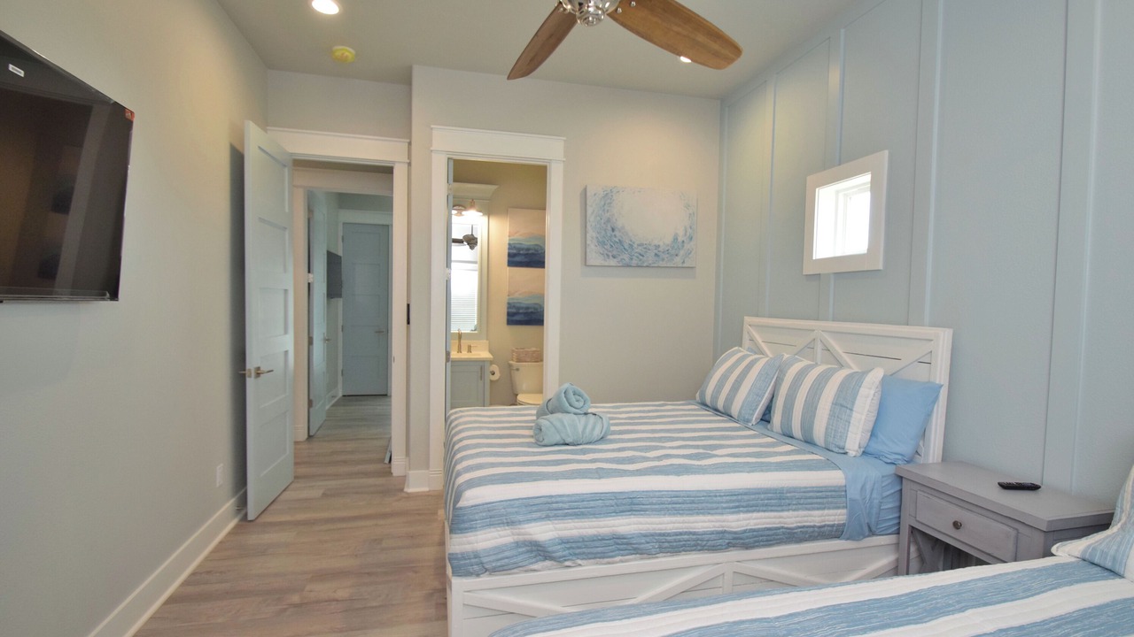 Photo of Bedroom in Crystal Beach