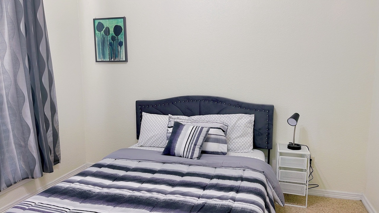 Photo of Bedroom in Southwest Arlington