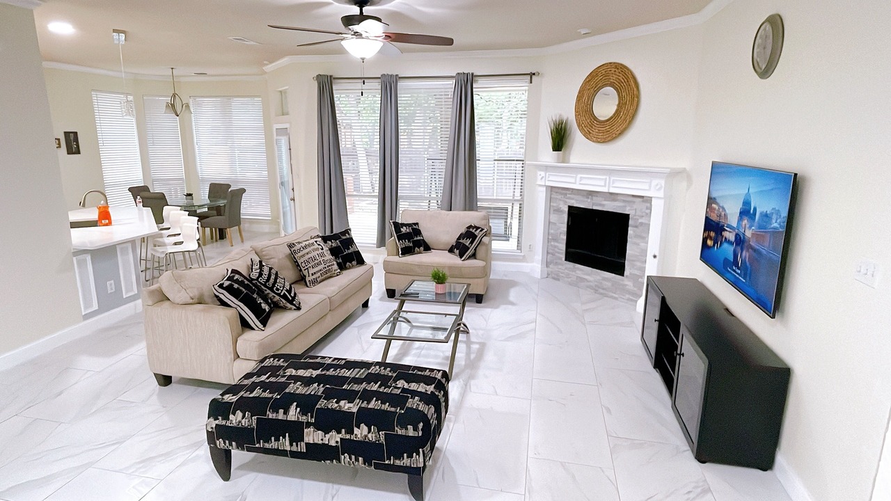 Photo of Livingroom in Southwest Arlington