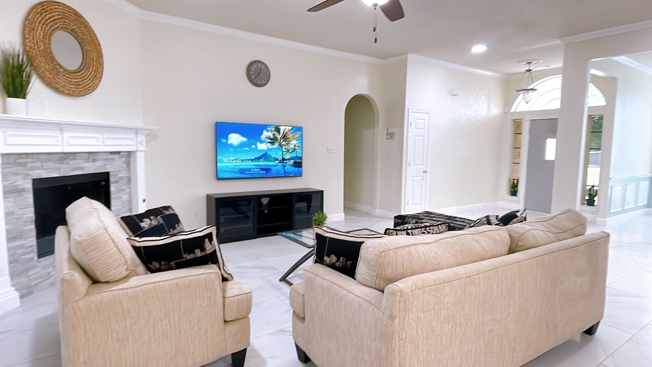 Photo of Livingroom in Southwest Arlington