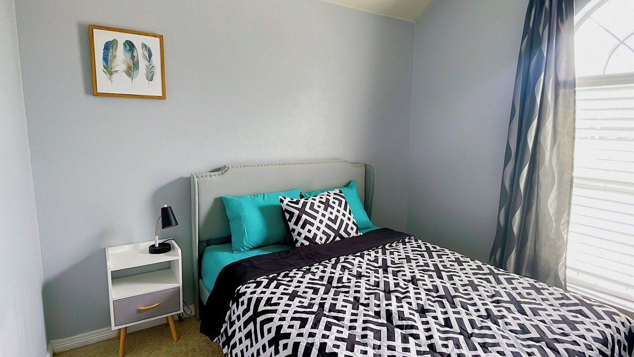 Photo of Bedroom in Southwest Arlington