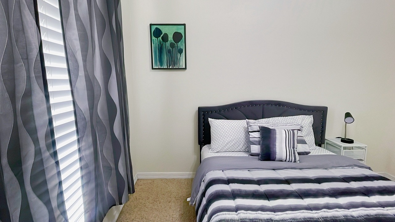 Photo of Bedroom in Southwest Arlington