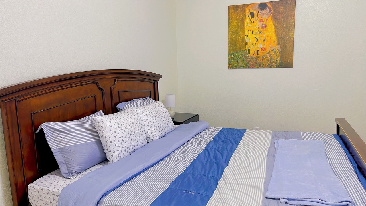 Photo of Bedroom in Southwest Arlington