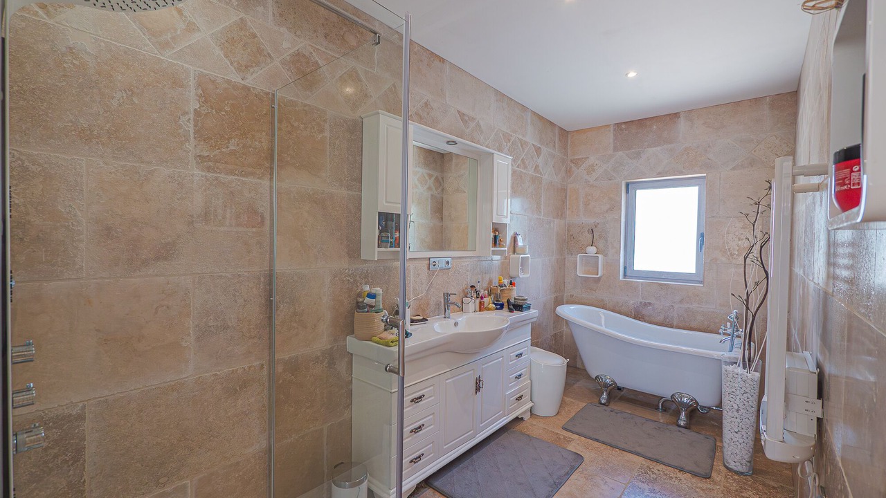 Photo of Bathroom in Saint-Hippolyte-de-Montaigu
