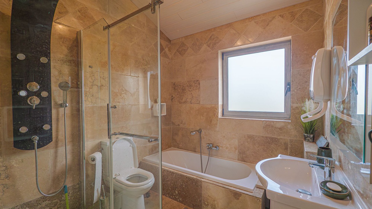 Photo of Bathroom in Saint-Hippolyte-de-Montaigu