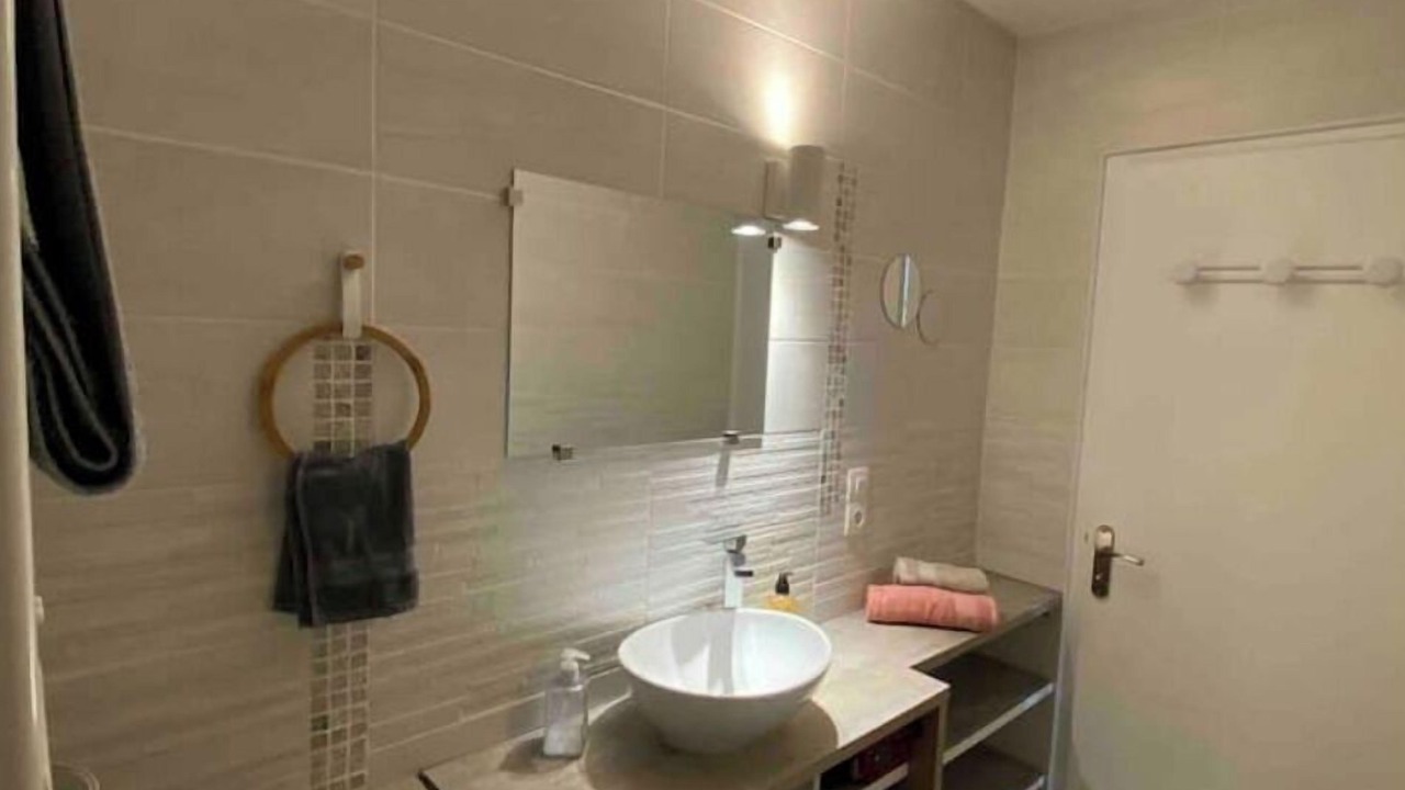 Photo of Bathroom in Alencon