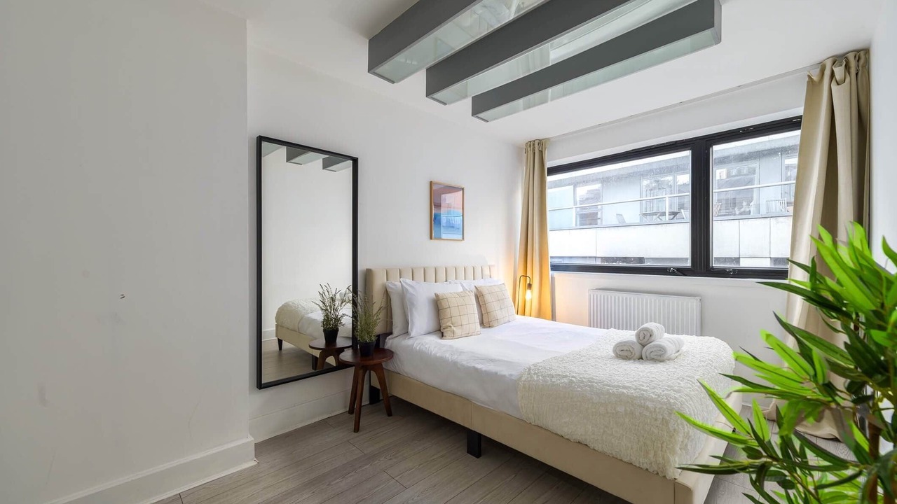 Photo of Others in Bunhill