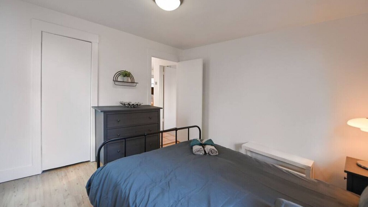 Photo of Bedroom in Poets Corner