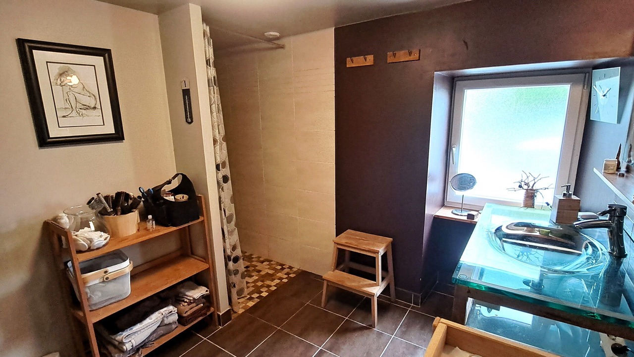 Photo of Bathroom in Tredrez-Locquemeau