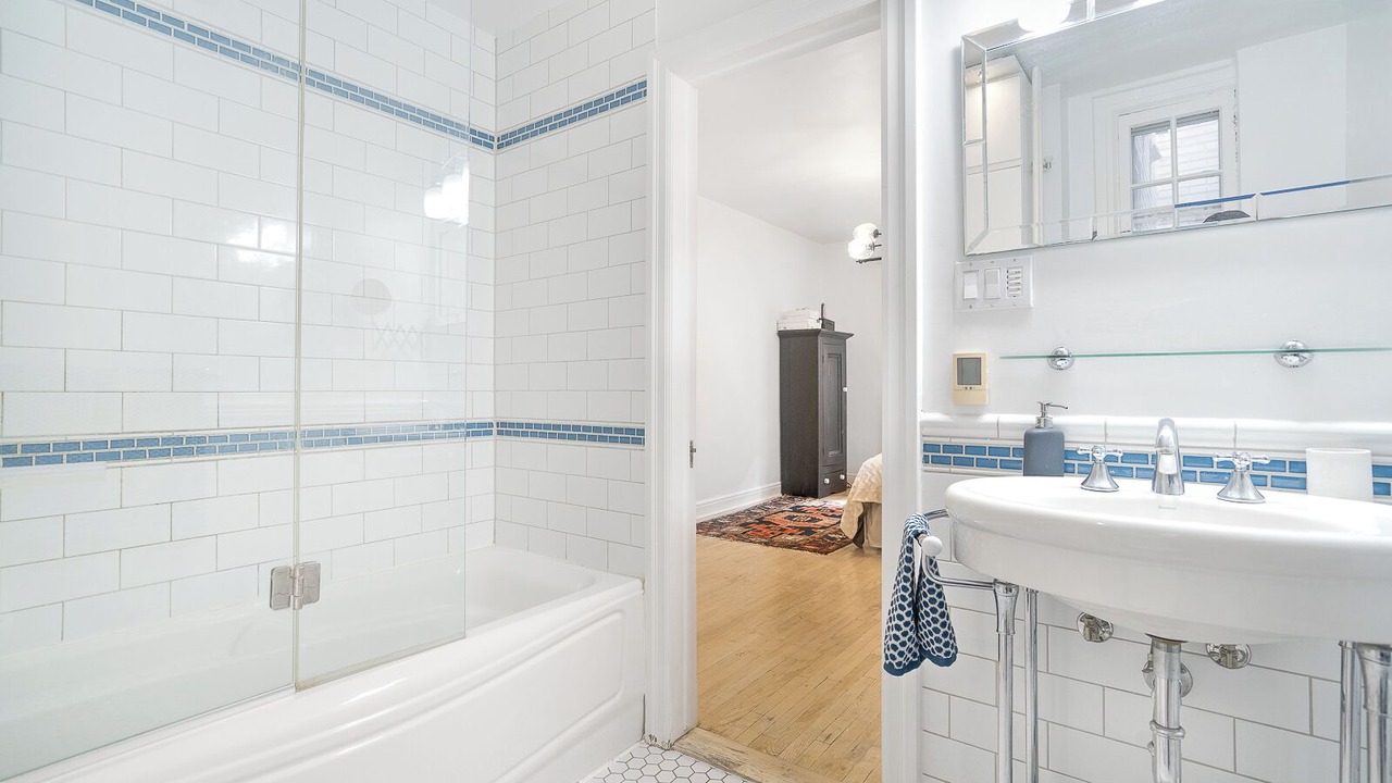 Photo of Bathroom in Cote-Des-Neiges—Notre-Dame-De-Grace