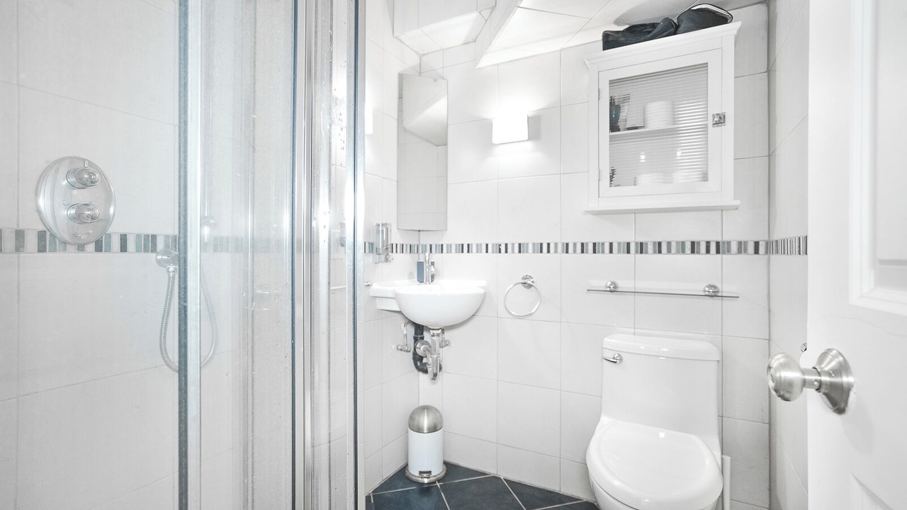 Photo of Bathroom in Cote-Des-Neiges—Notre-Dame-De-Grace