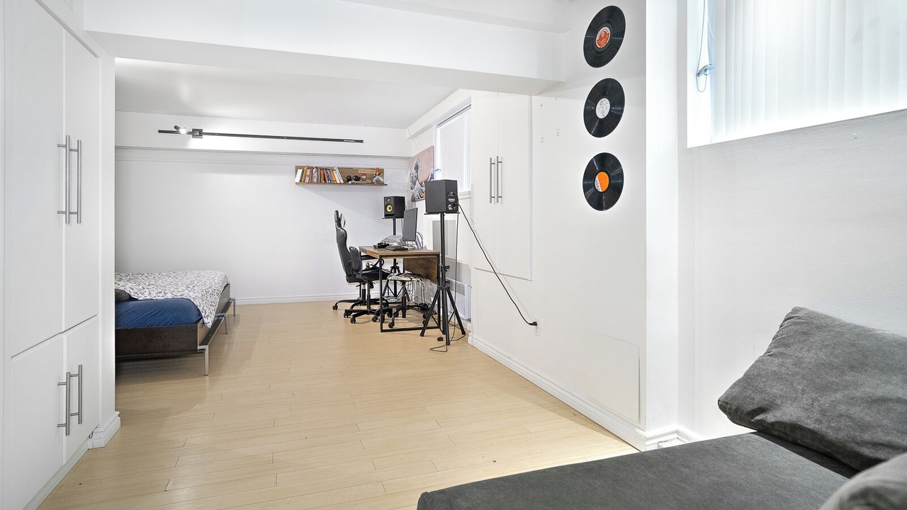 Photo of Bedroom in Cote-Des-Neiges—Notre-Dame-De-Grace