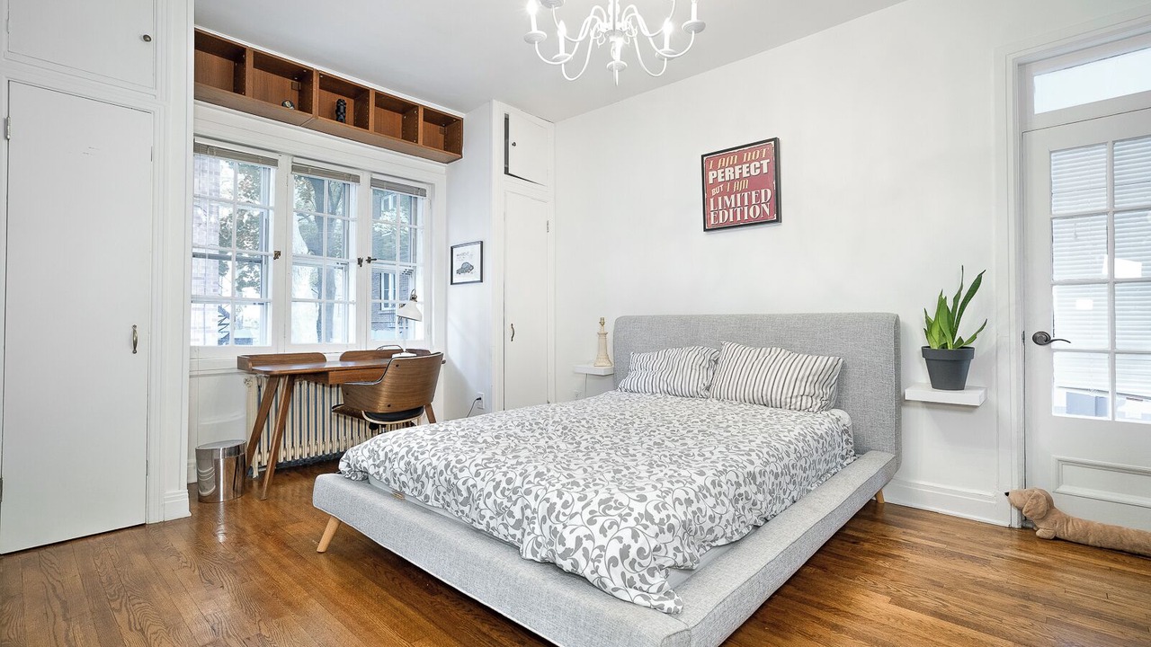 Photo of Bedroom in Cote-Des-Neiges—Notre-Dame-De-Grace