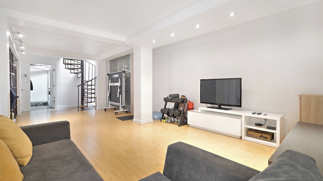 Photo of Livingroom in Cote-Des-Neiges—Notre-Dame-De-Grace