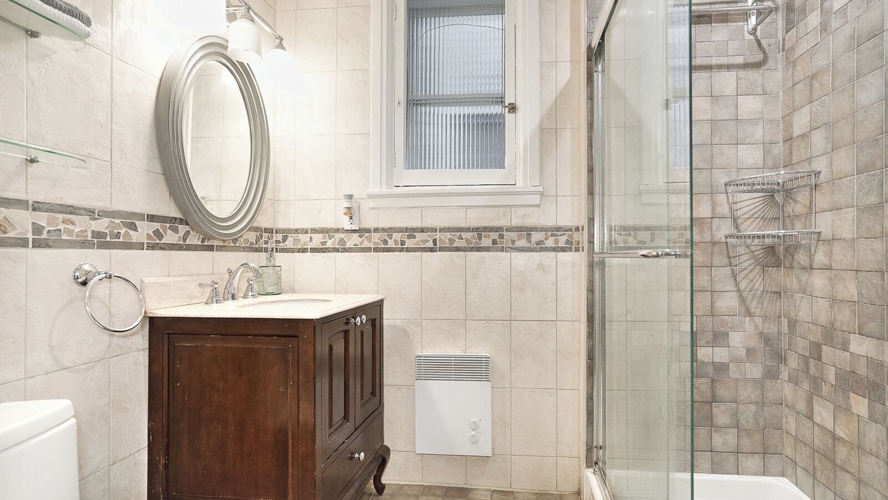 Photo of Bathroom in Cote-Des-Neiges—Notre-Dame-De-Grace