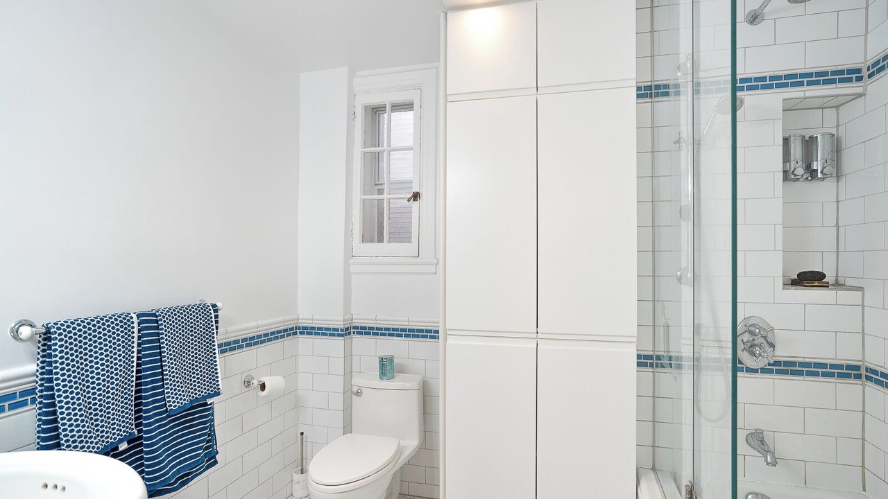 Photo of Bathroom in Cote-Des-Neiges—Notre-Dame-De-Grace