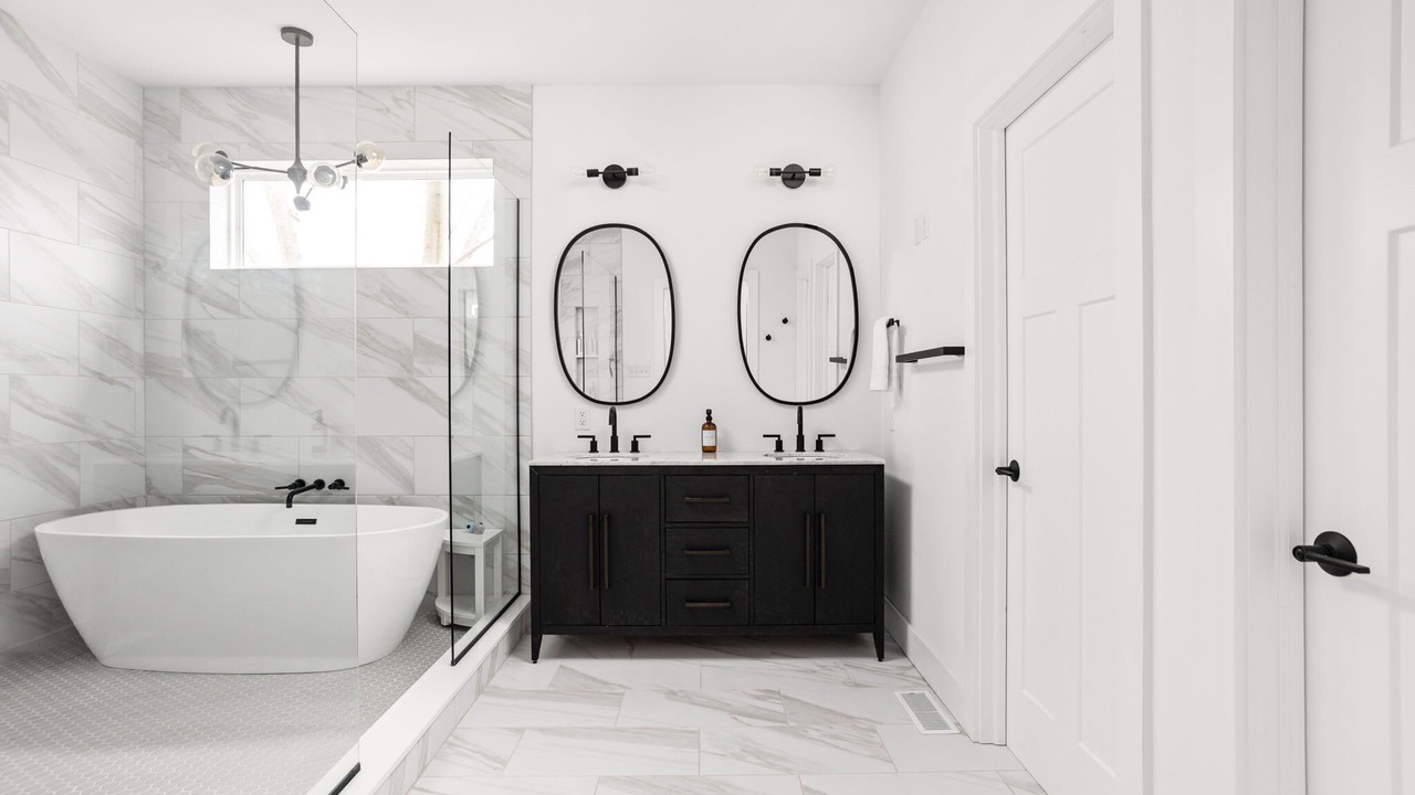 Photo of Bathroom in Fountain Square