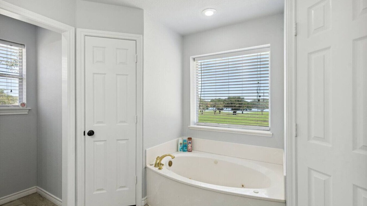 Photo of Bathroom in Kemp