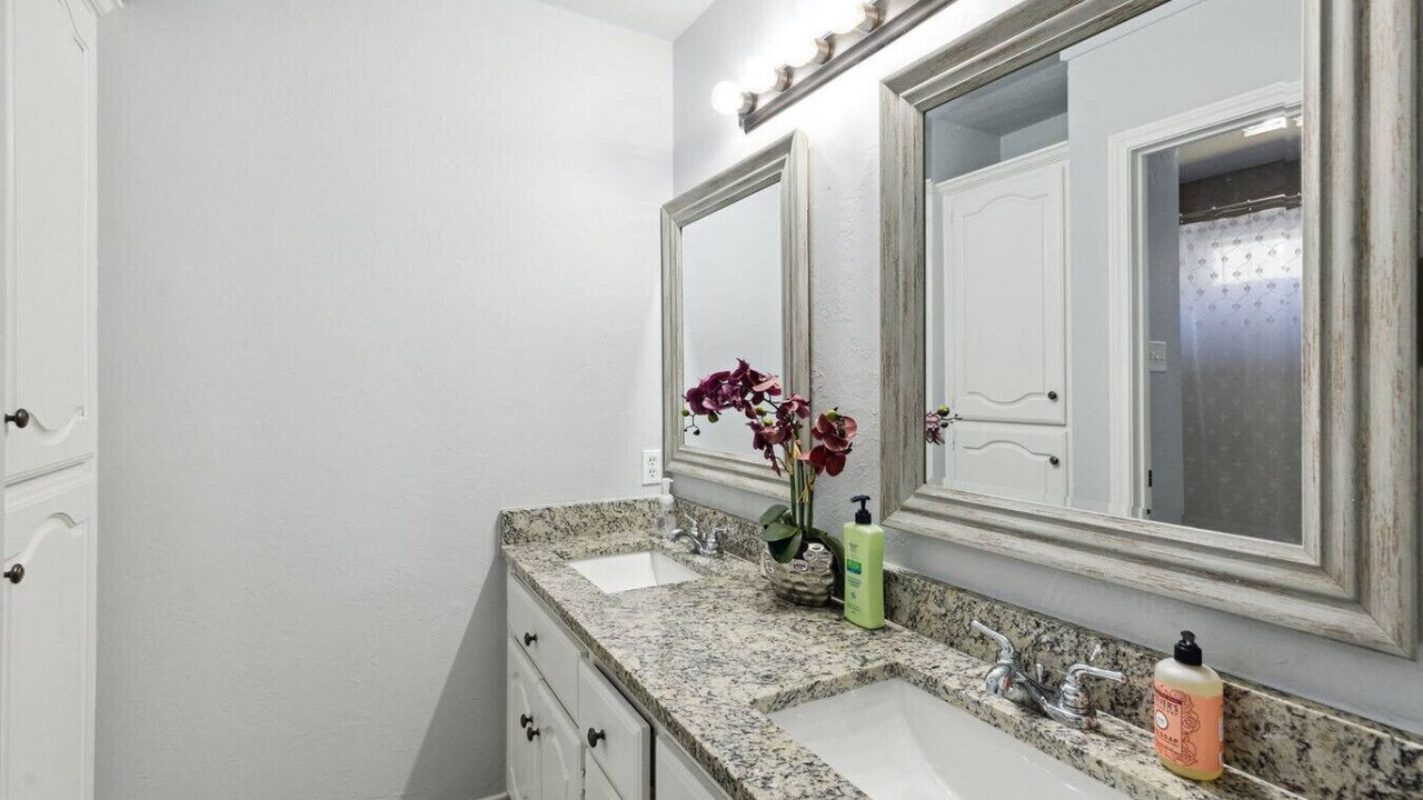 Photo of Bathroom in Kemp