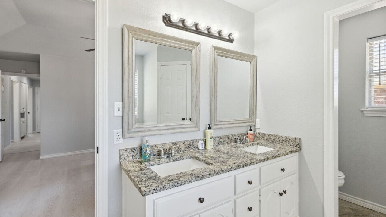 Photo of Bathroom in Kemp