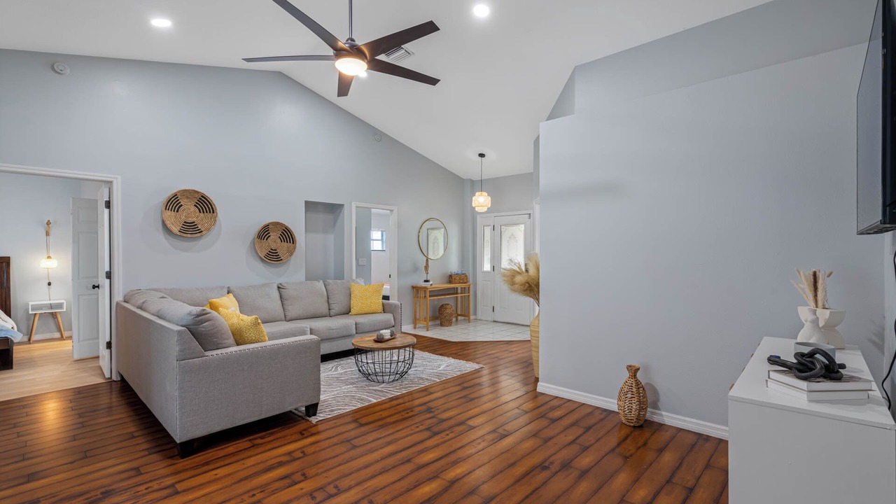 Photo of Livingroom in Oldsmar
