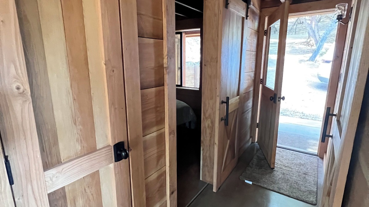 Photo of Bedroom in Covelo