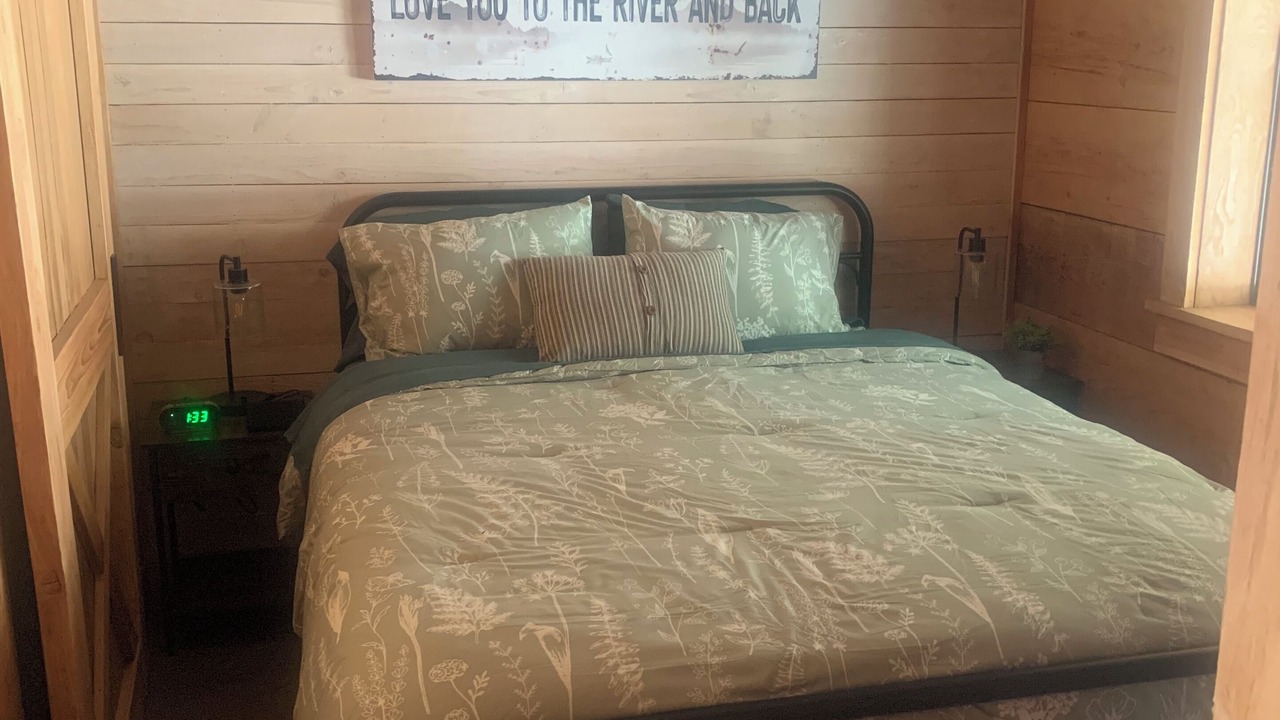 Photo of Bedroom in Covelo