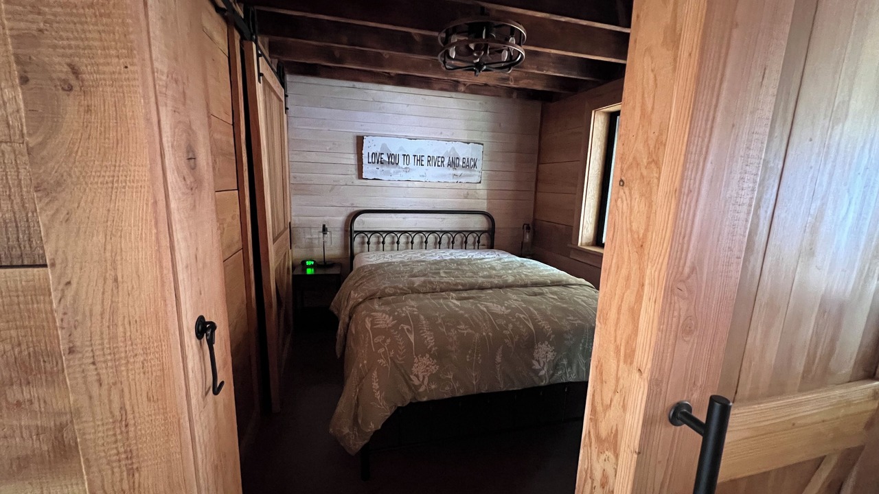 Photo of Bedroom in Covelo