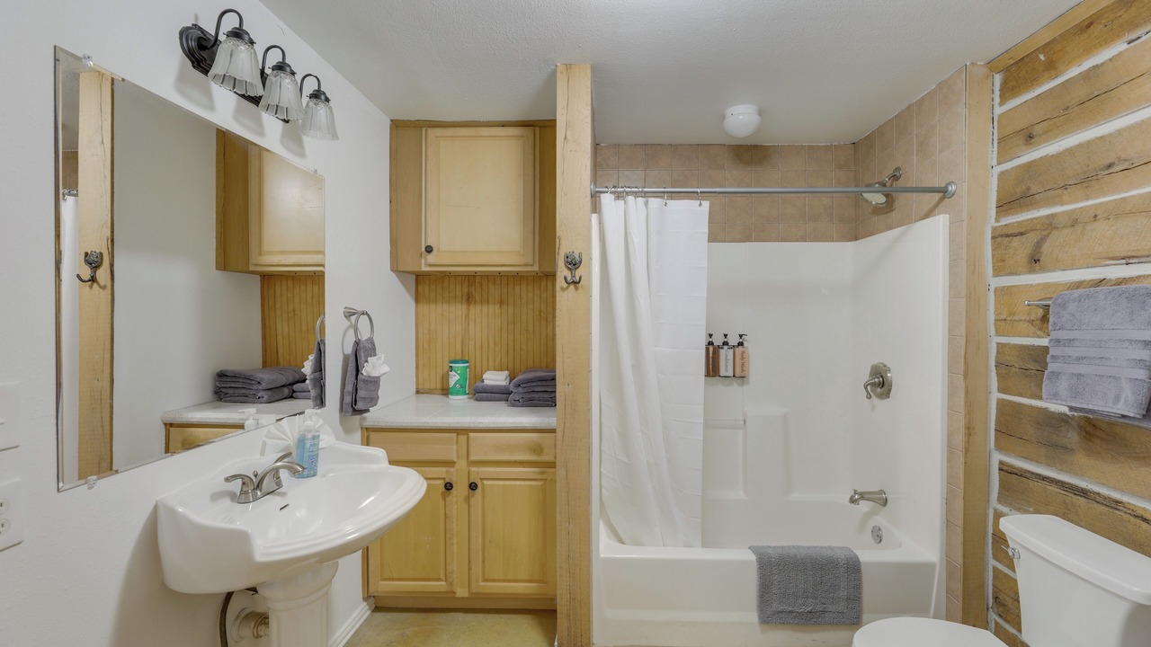 Photo of Bathroom in Elgin