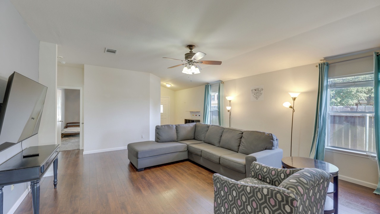Photo of Livingroom in Elm Creek