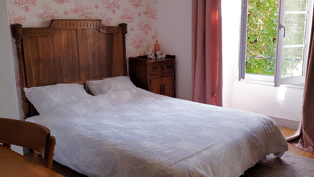 Photo of Bedroom in Saint-Julien-de-Lampon