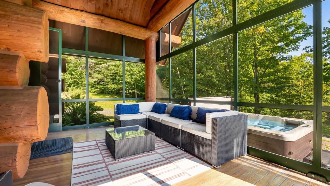 Photo of Patio Balcony in Hartland Four Corners