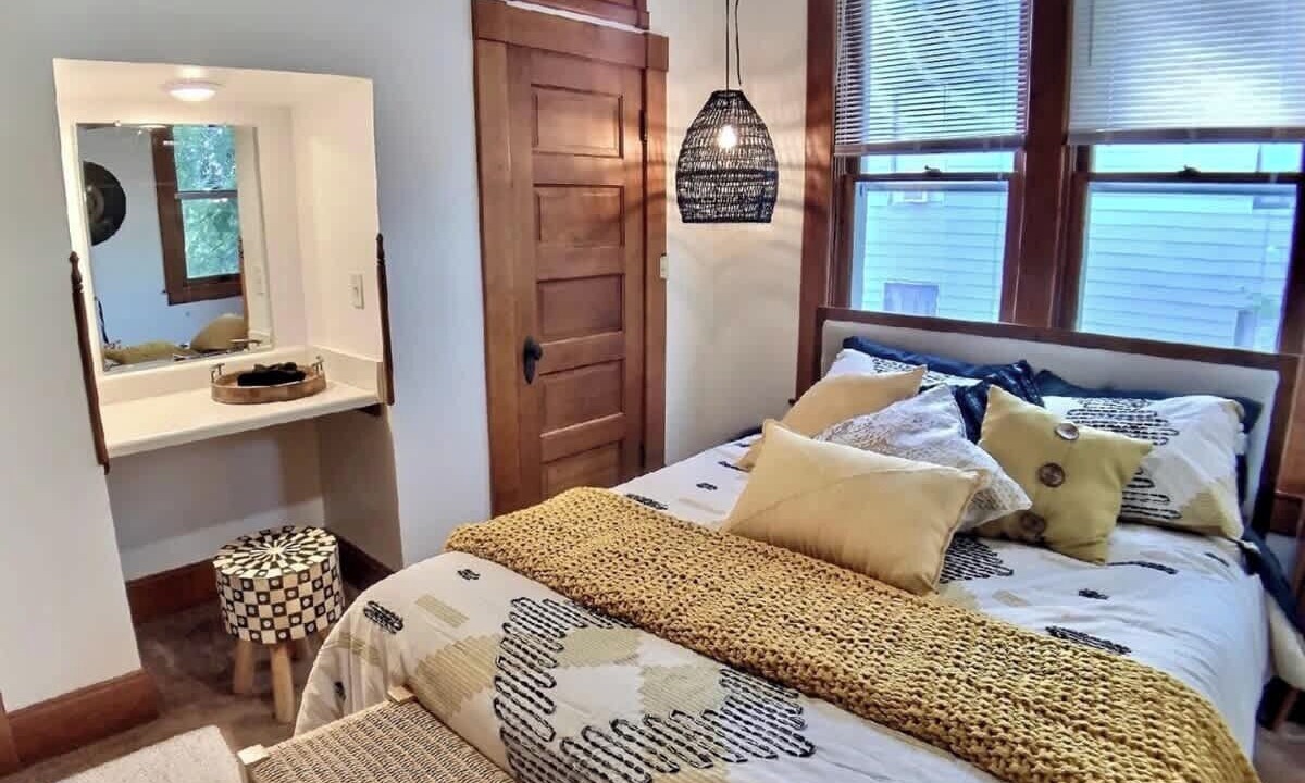 Photo of Bedroom in Eureka Springs Historic District