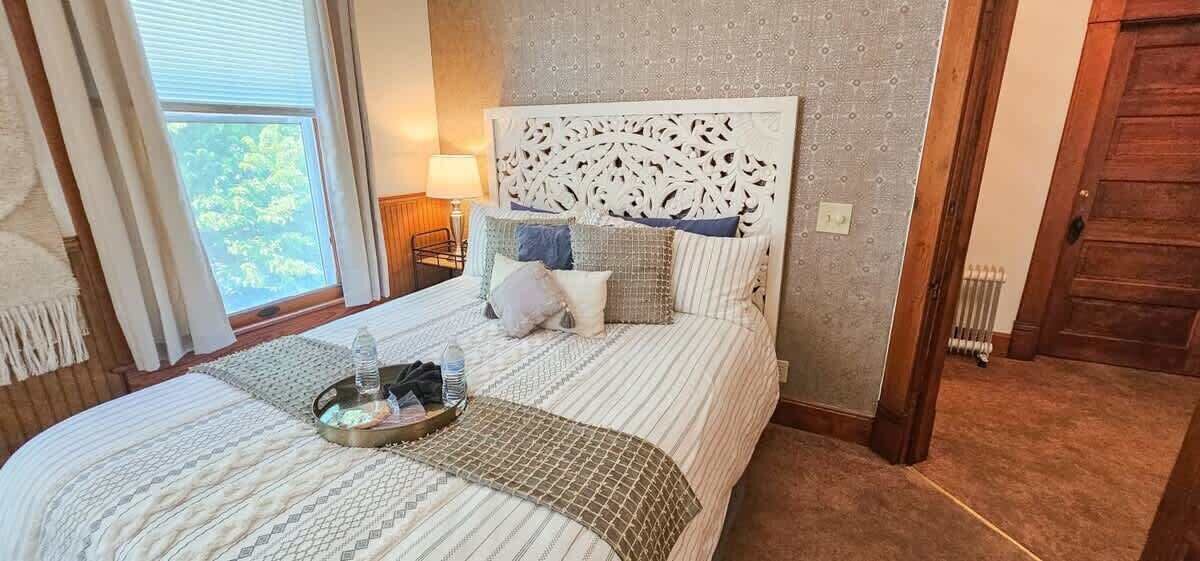 Photo of Bedroom in Eureka Springs Historic District