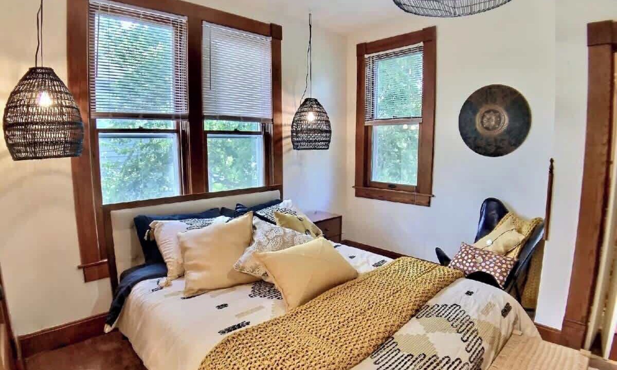 Photo of Bedroom in Eureka Springs Historic District