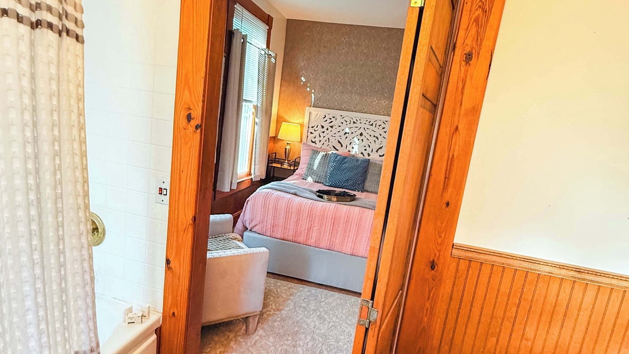 Photo of Bathroom in Eureka Springs Historic District